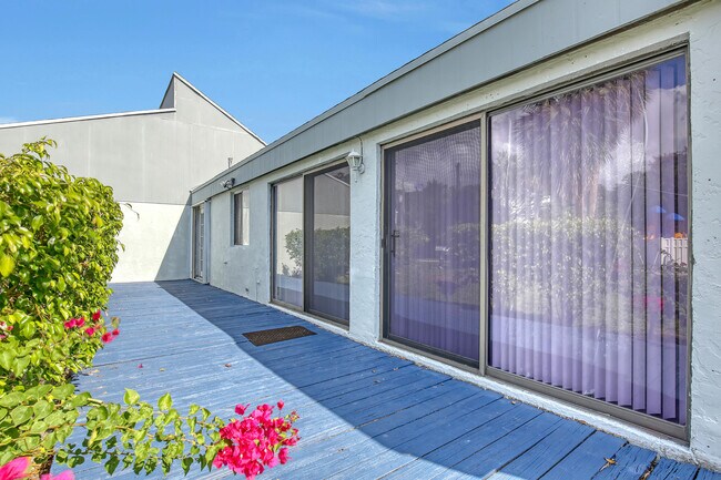 Building Photo - 241 NW 15th St