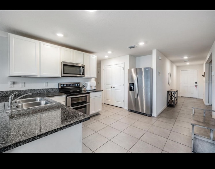 Building Photo - 8465 Bower Bass Cir