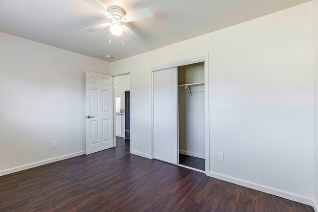 Building Photo - Spacious 2 bedroom / 1 bath renovated home...