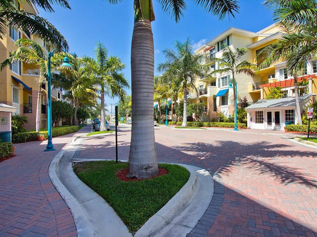 Building Photo - 250 NE 3rd Ave