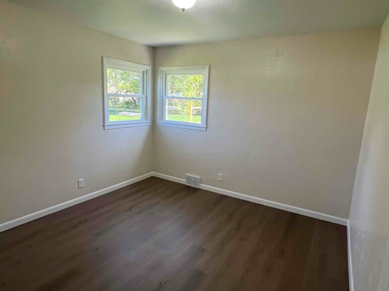 Building Photo - 1415 Hackberry Ln