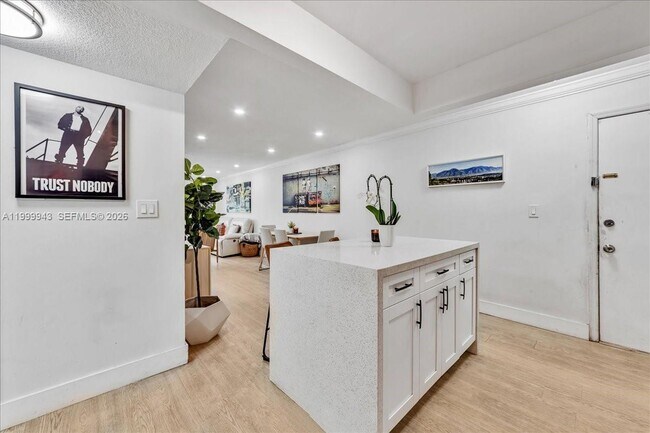 Building Photo - 9225 SW 87th Ave