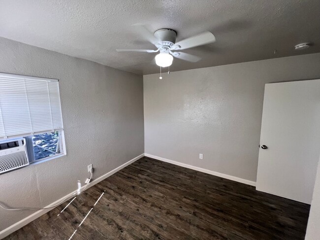 Building Photo - 1017 N Ferger Ave