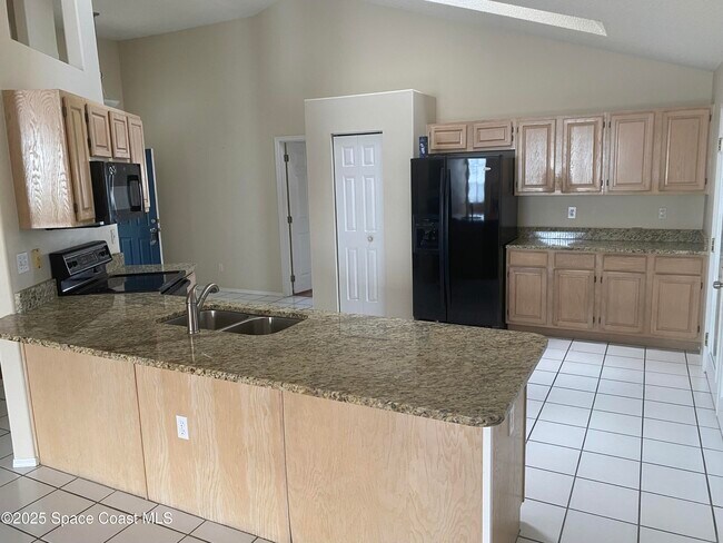 Building Photo - 3166 Lago Vista Dr