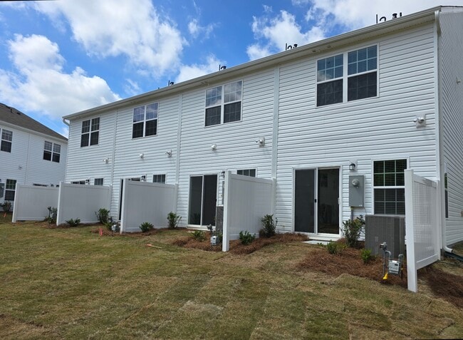 Building Photo - 3156 Fall Hills Dr