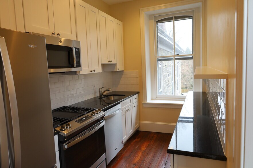 Building Photo - 105 Bethlehem Pike