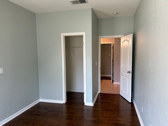 Building Photo - Beautiful 4 Bed 2 Bath Home in North West Visalia off Akers & Riggin!