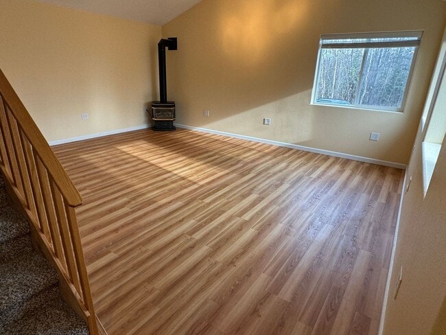 Building Photo - Single Family Home with 1 Bedroom 1.5 Bath...
