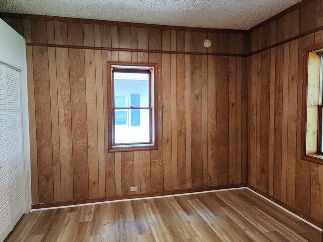 Building Photo - Cute 2 Bedroom in West Point!