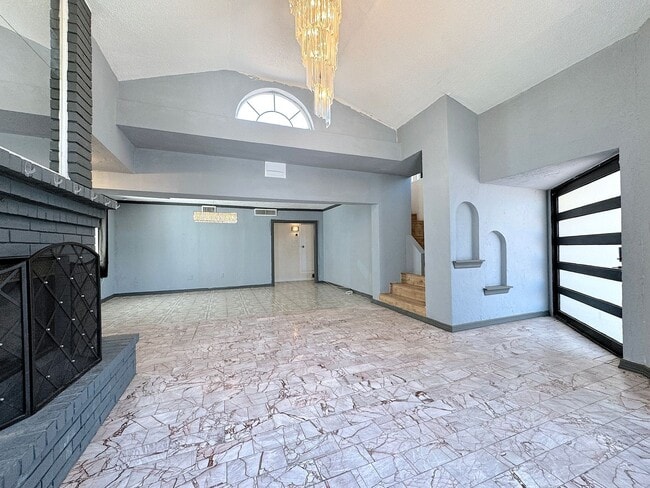 Building Photo - West El Paso/Canutillo 6bed/4bath refrig A/C Home!