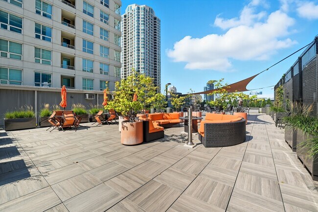 Building Photo - 345 N La Salle Dr