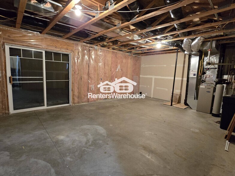 Building Photo - 1611 Fox Hunt Way