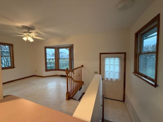 Building Photo - 2 BD  1 BA  South Colonie Schools
