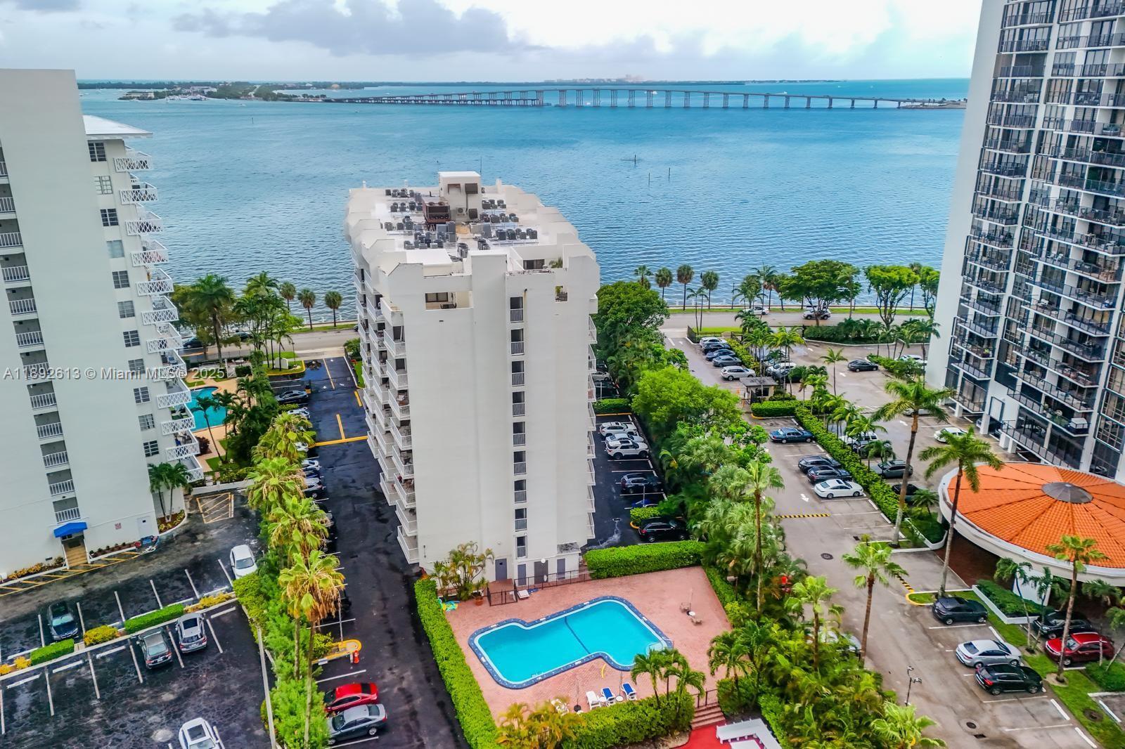 Building Photo - 1440 Brickell Bay Dr