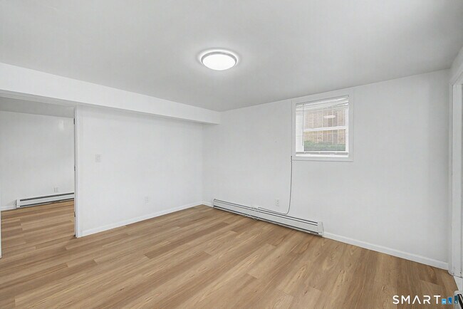 Building Photo - 22 Treat Ave