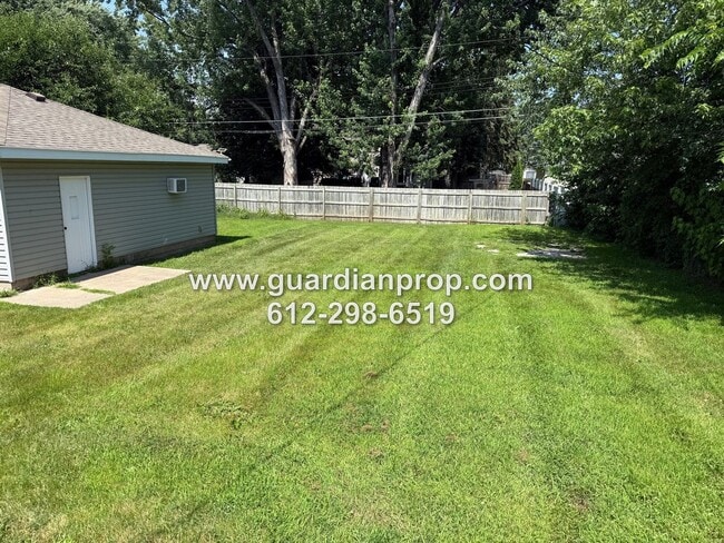 Building Photo - Cottage Grove House Available Now, Lower F...