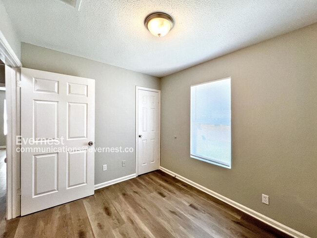 Building Photo - 3573 Russelwood Dr