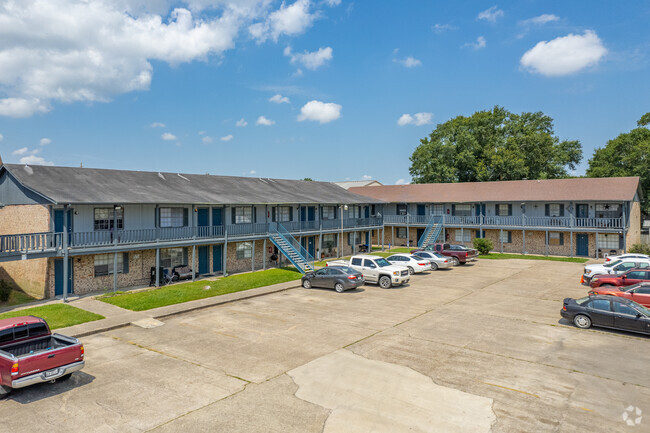 Primary Photo - Ashlyn Park Apartments