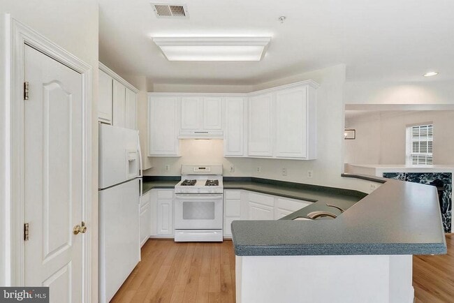 Building Photo - 8092 Genea Way