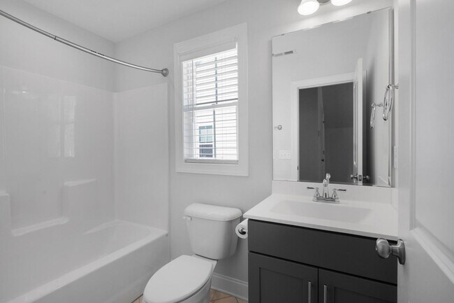 Building Photo - Dream Home in Hampstead!