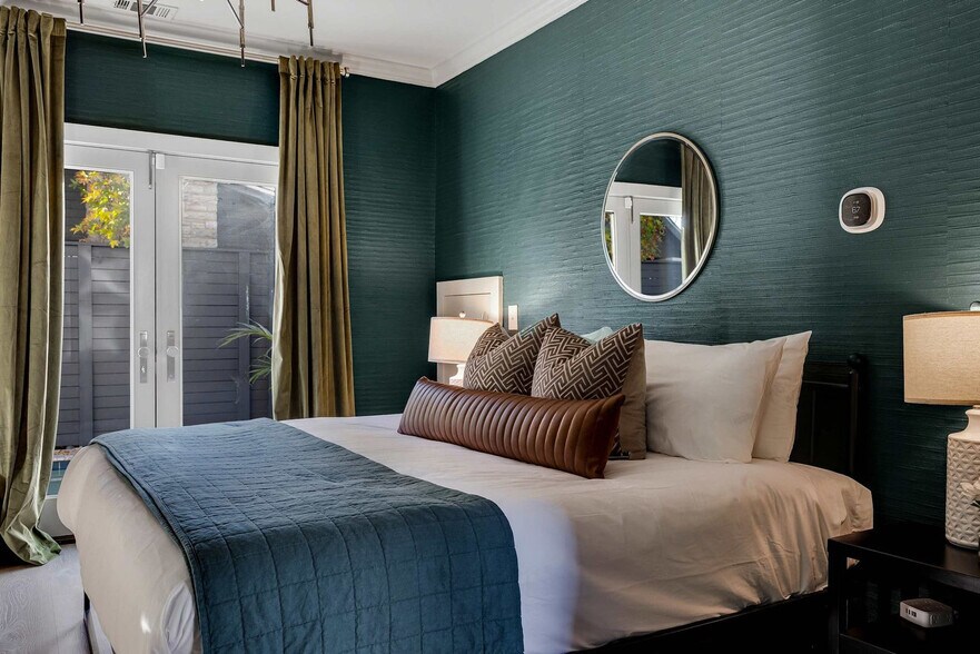 Building Photo - 1017 Halcyon Ave