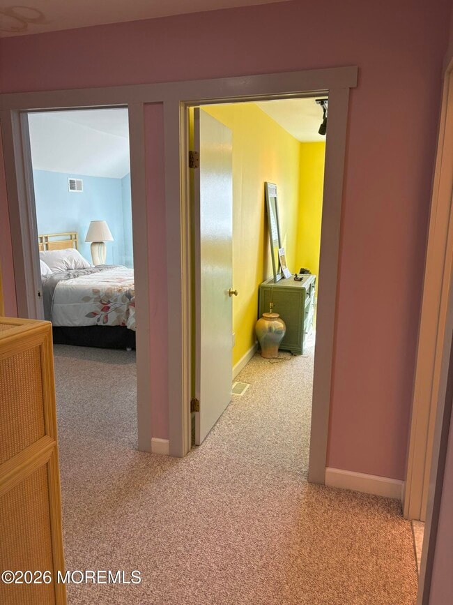 Building Photo - 506 S Bayview Ave