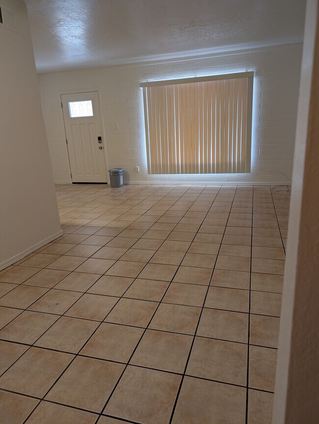 Building Photo - 1418 S Stanley Pl