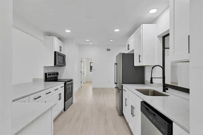 Building Photo - 948 Andrews Ave NW