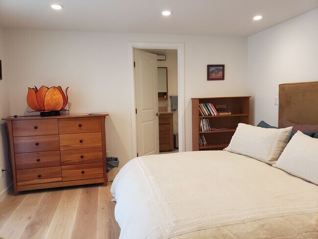 Building Photo - Hatton Fields Retreat with Guest Suite and...