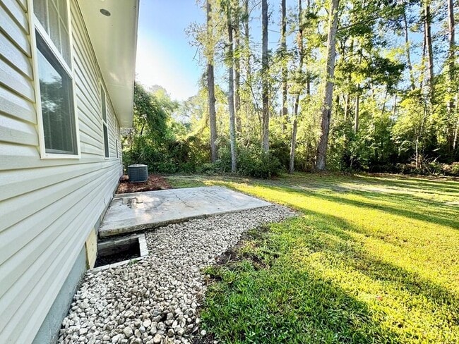 Building Photo - 413 Canna Dr