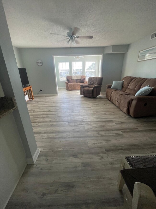 Building Photo - 2266 Huntingdon Dr
