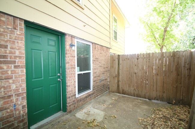 Building Photo - 3732 Bonnie Dr