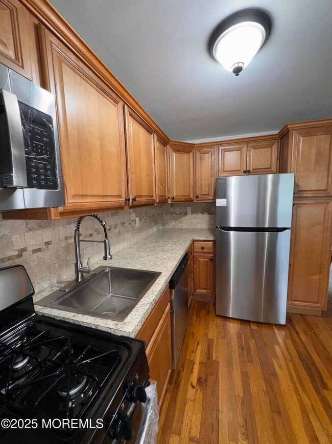 Building Photo - 146 Manor Dr
