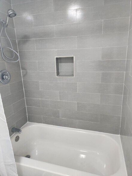 Building Photo - 4716 Hemlock Cir