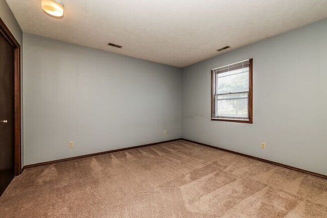 Building Photo - 5 N Chillicothe St