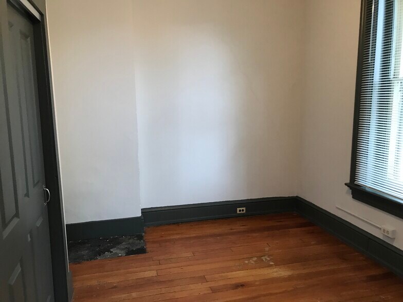 Building Photo - 2654 Bellevue Ave
