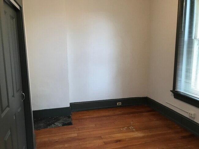 Building Photo - 2654 Bellevue Ave