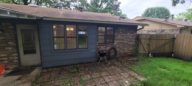 Building Photo - Home in Bryant