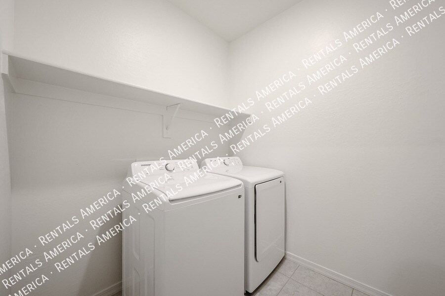 Building Photo - 6321 W Latona Rd