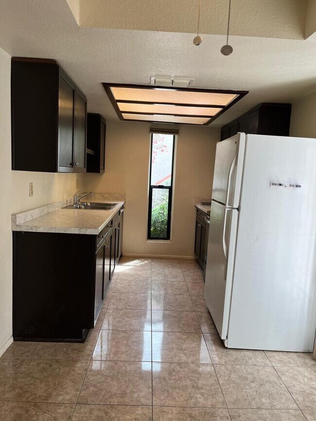 Building Photo - 3119 W Cochise Dr