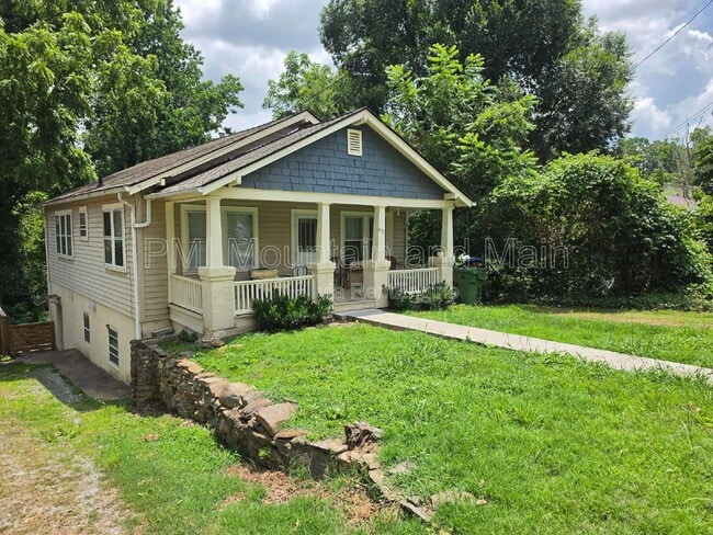 Building Photo - 617 Brookshire St