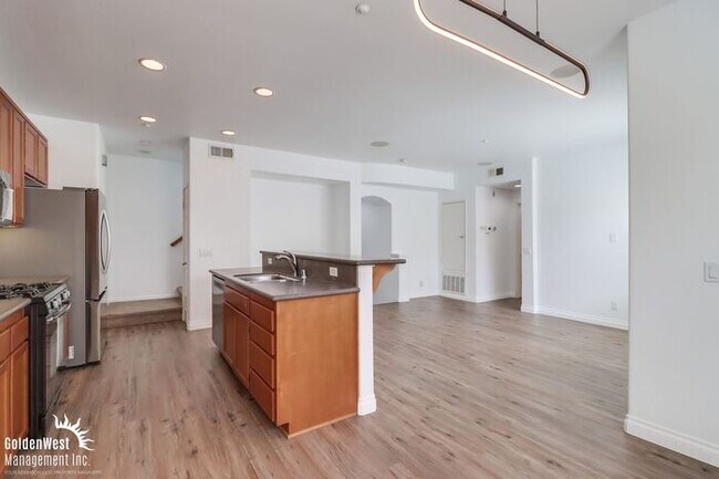 Building Photo - Charming 2Bdm 2Ba Tri-Level Condo in Otay ...