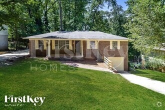 Building Photo - 380 Pine Tree Dr