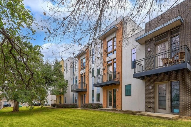 Building Photo - 6000 S Congress Ave