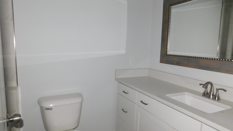 Building Photo - 1173 Waxwing Dr