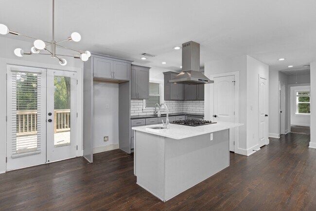 Building Photo - 453 Erin Ave SW