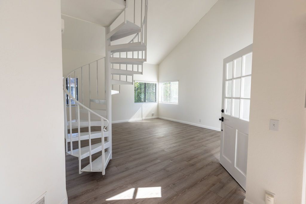 Building Photo - 47 Clover Ln