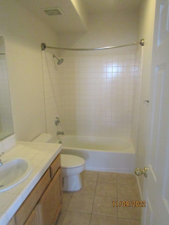 Building Photo - Beautiful Home Near Golf course!! Brand ne...