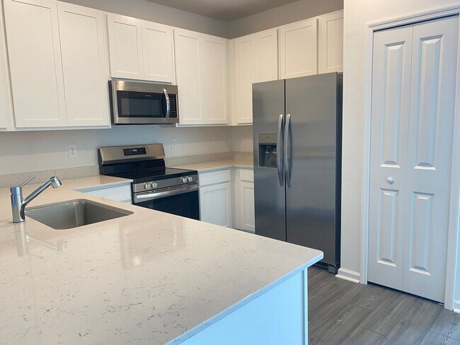 Building Photo - Almost New 3/2/1 Modern Townhome!