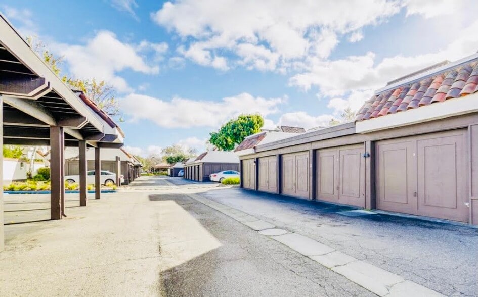 Detached Garage and carports - 19920 Portal Plz